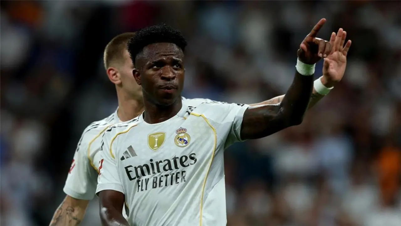 مهلة فينيسيوس جونيور.. الكشف عن كواليس تمديد عقد نجم ريال مدريد المنتظر